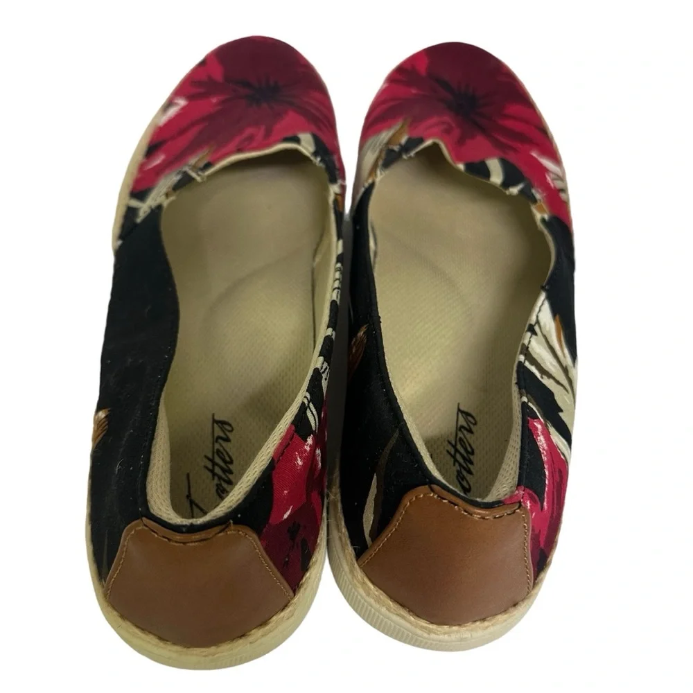 Trotters Accent Floral Loafer Flats Cushioned Removable Footbed Slip On Size 8.5